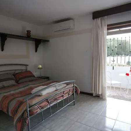 Puerto Del Carmen Sleeps 6 With Pool And Air Con *