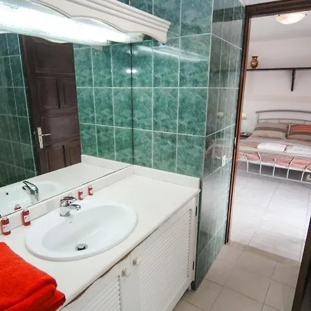 Villa Puerto Del Carmen Sleeps 6 With Pool And Air Con Puerto del Carmen (Lanzarote)