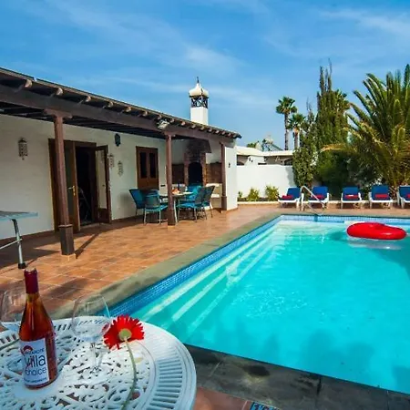 Puerto Del Carmen Sleeps 6 With Pool And Air Con *