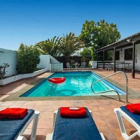 Puerto Del Carmen Sleeps 6 With Pool And Air Con Villa *
