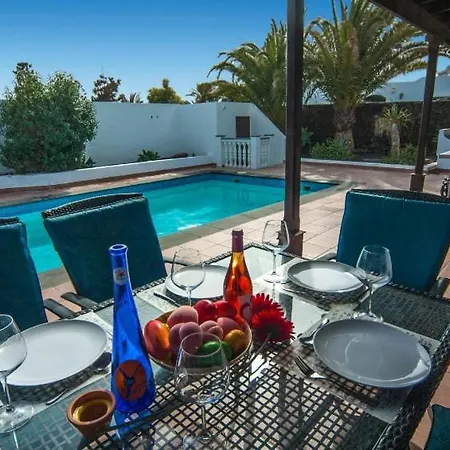 Puerto Del Carmen Sleeps 6 With Pool And Air Con * Puerto del Carmen (Lanzarote)