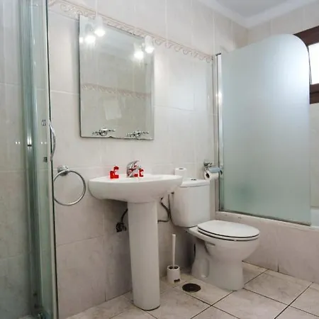 Puerto Del Carmen Sleeps 6 With Pool And Air Con